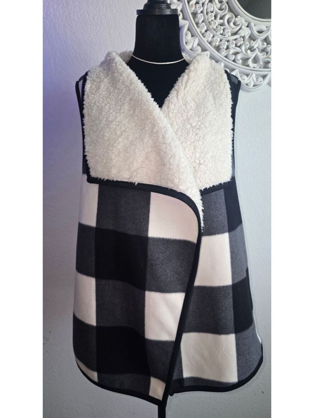 Krazy Kat Women's XL Black and White Buffalo Plaid Reversible Sherpa Vest